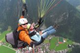 Tandem Gleitschirmfliegen hoch über Mayrhofen